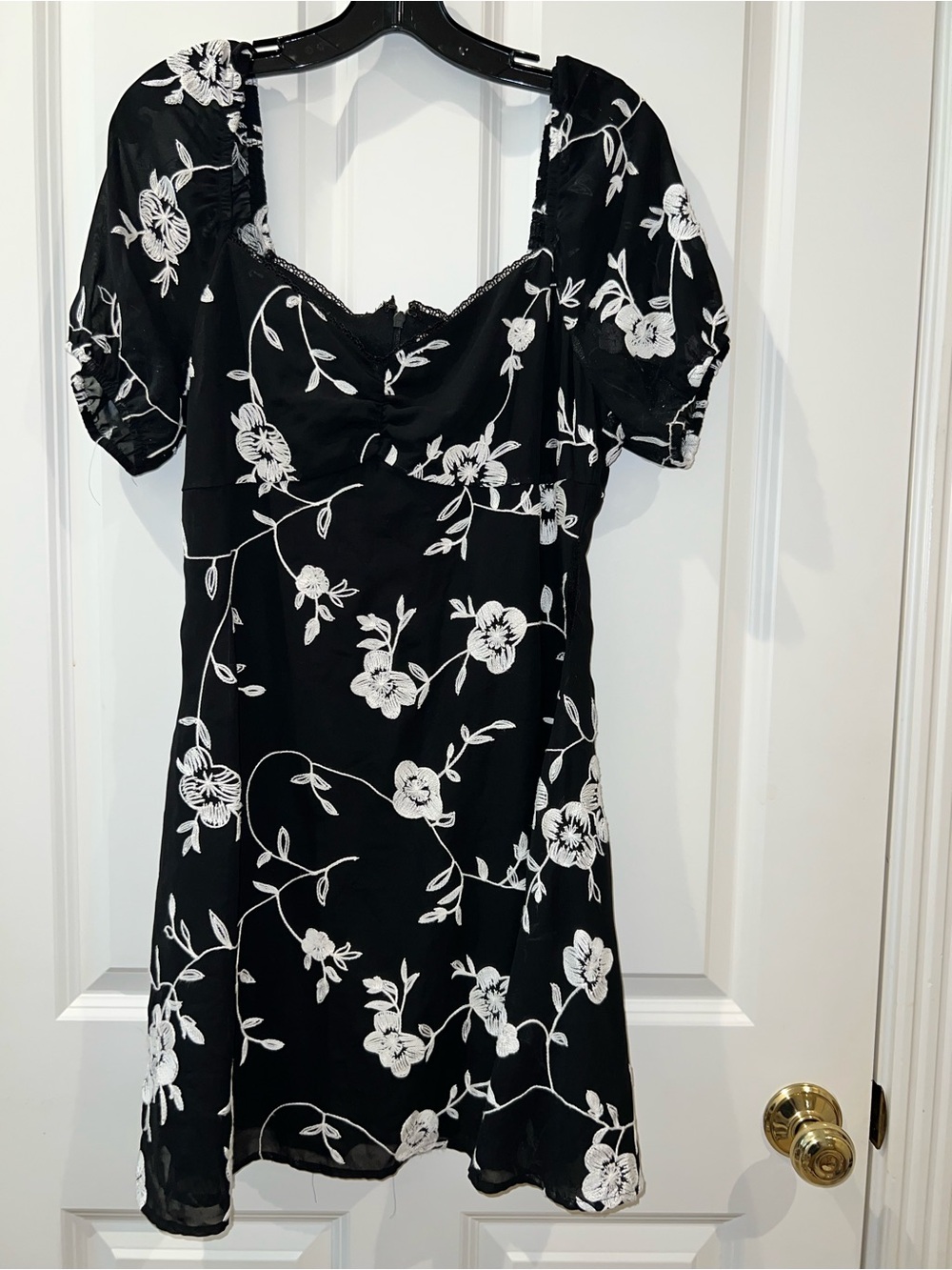 Altar'd State Black & White Floral Puff-Sleeve Dress